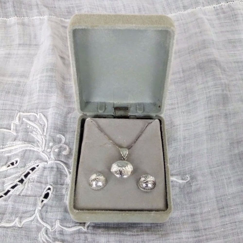 925 Silver Stamped Locket/Earrings Set 🎉2X Host Pick🎉 - Picture 10 of 13